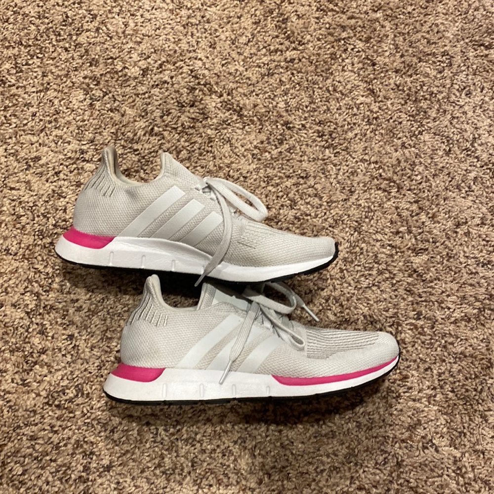 Swift Run sneakers